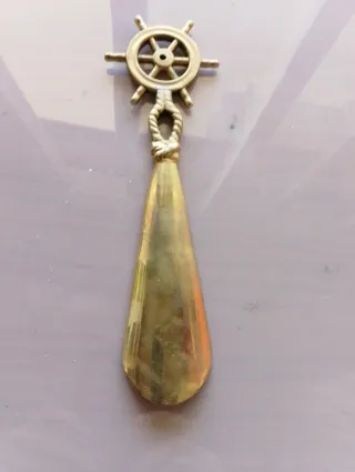 Calzador latón timón náutico