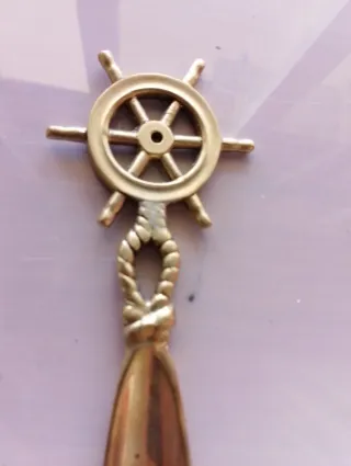 Calzador latón timón náutico