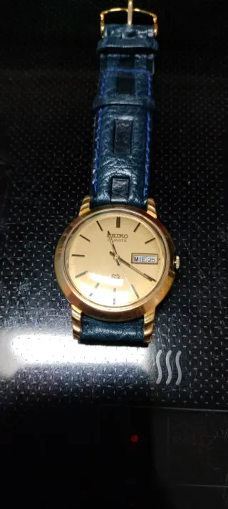 Reloj Seiko Quartz Vintage Dorado y Azul