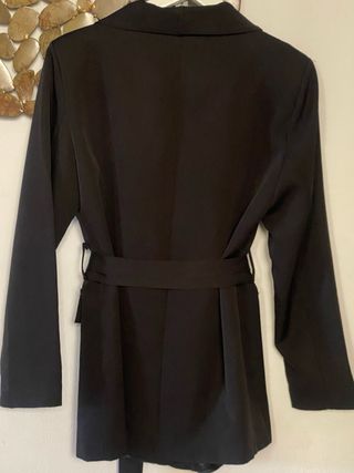 Americana negra mujer con cinturón