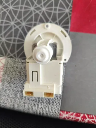 Bomba desagüe lavadora AEG L6FBG824