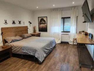 Casa con jardín y piscina