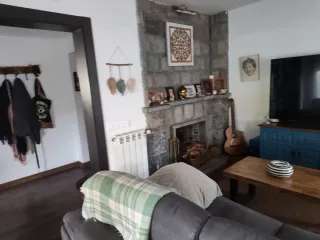 Casa con jardín y piscina