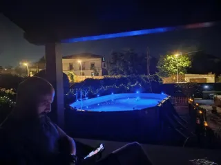 Casa con jardín y piscina