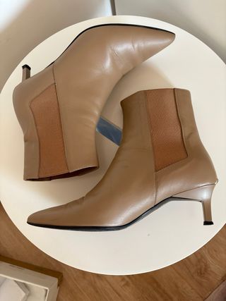 Botines piel beige tacón bajo