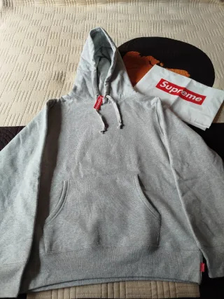 Sudadera Supreme Gris con Capucha