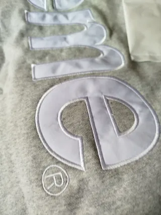 Sudadera Supreme Gris con Capucha