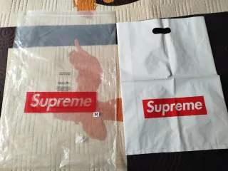 Sudadera Supreme Gris con Capucha