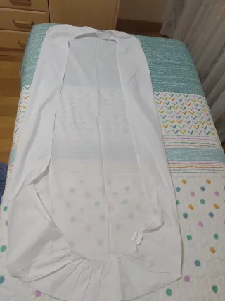 Juego de sábanas cuna con bordado a mano y arrullo