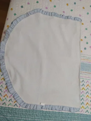 Juego de sábanas cuna con bordado a mano y arrullo