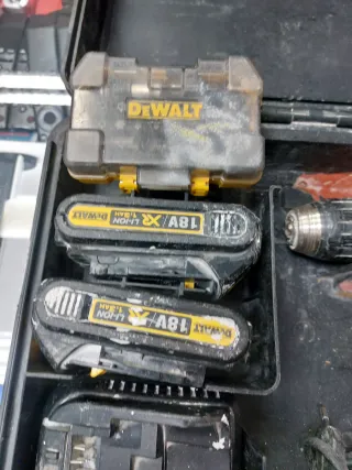 Taladro Dewalt XR 18V con 2 baterías