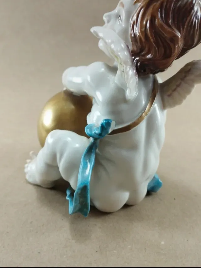 Algora Ángel con bola porcelana policromada