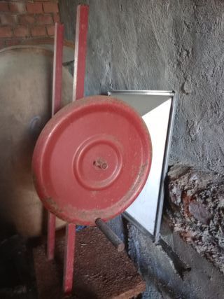 Prensa y trituradora para vino