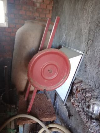 Prensa y trituradora para vino