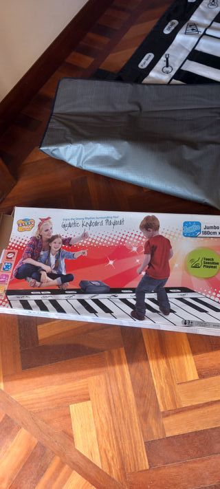 Piano Gigante Táctil 180x74cm
