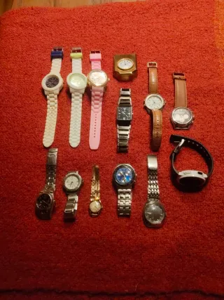 Lotteria di orologi da uomo e da donna, alcuni vintage.