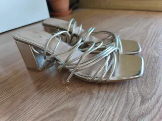 Sandalias tacón dorado Truffle Collection T41