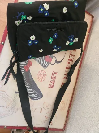 Bolso bandolera Desigual negro flores