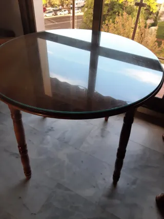 Mesa camilla redonda con tarima