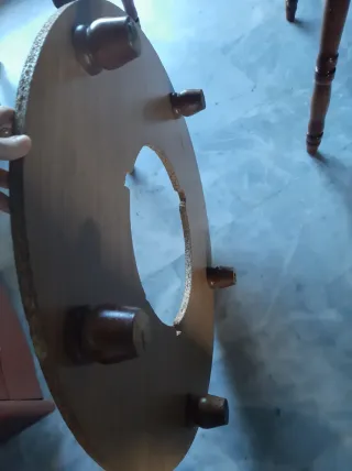 Mesa camilla redonda con tarima