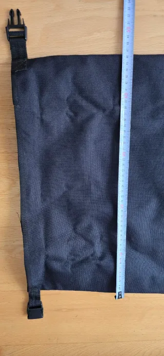 Saco impermeable y resistente negro y con amarillo