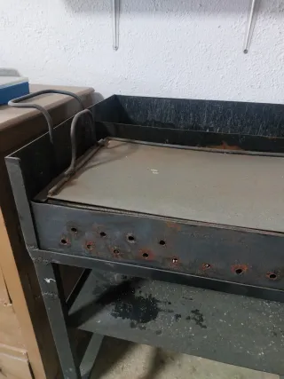 Barbecue in metallo fatto a mano