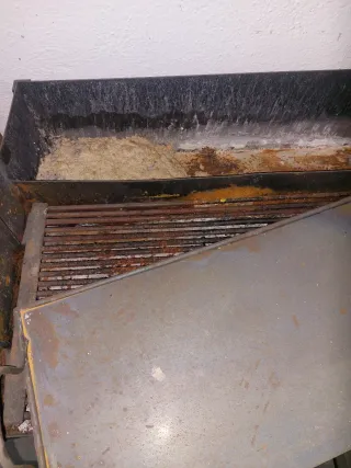 Barbecue in metallo fatto a mano