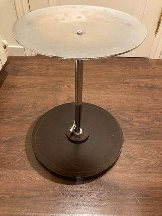 Mesa auxiliar redonda para restaurar