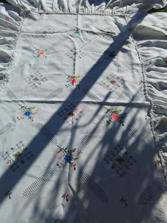 Colcha de lino bordada Lagartera