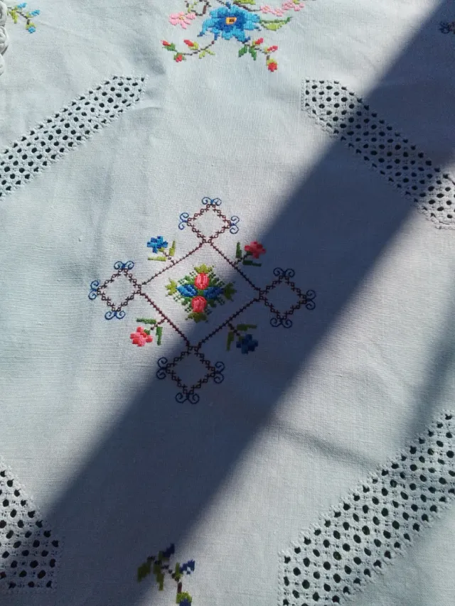 Colcha de lino bordada Lagartera