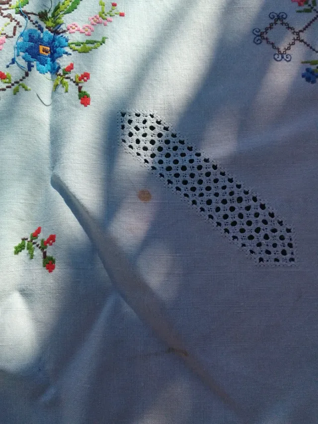 Colcha de lino bordada Lagartera