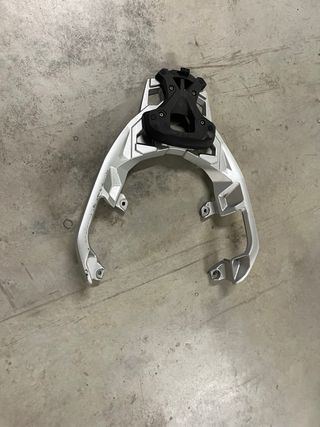 Soporte original BMW C400GT Plata