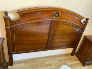 Conjunto muebles madera maciza dormitorio.