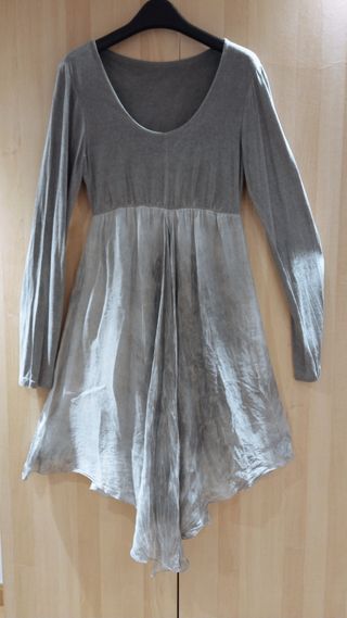Vestido gris asimétrico manga larga boho