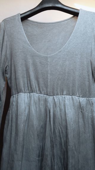Vestido gris asimétrico manga larga boho