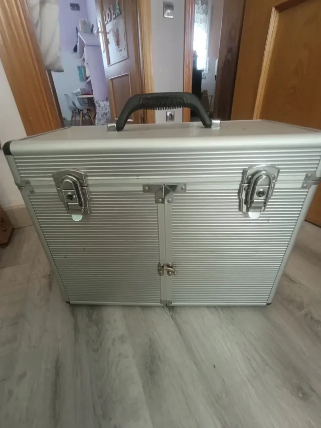 Maletín maquillaje profesional plata