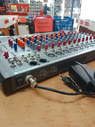 CONSOLA MEZCLADORA DEPUSHENG DA 12 CON MICRÓFONO