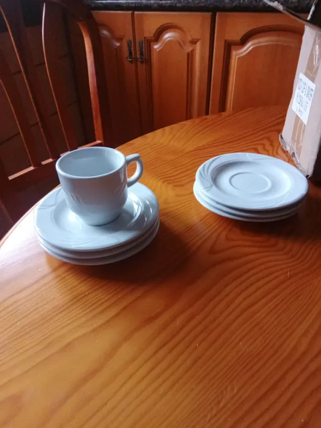 Conjunto de 6 xícaras e 6 pratos Apulum - Porcelana