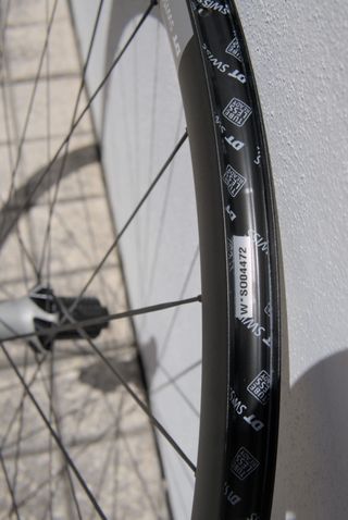 Rodas DT Swiss ER 1600 + Shimano 105 CS-5800