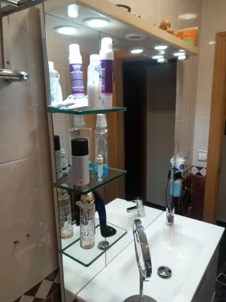 Espejo baño con tres estanterías de cristal
