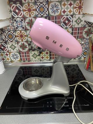Robot de cocina Smeg rosa