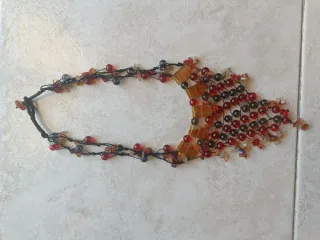 Collana artigianale etnica con pietre naturali