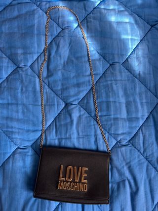 Borsa Love Moschino nera con tracolla oro