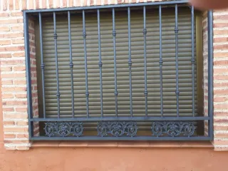 4 rejas grandes y 1 pequeña