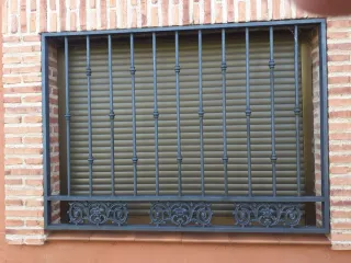 4 rejas grandes y 1 pequeña