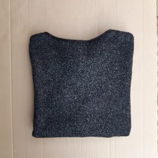 Maglia pullover nera con argento