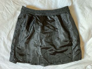 Minifalda de invierno gris con puntos. 2 bolsillos