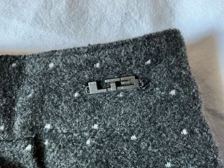 Minifalda de invierno gris con puntos. 2 bolsillos