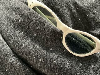 Minifalda de invierno gris con puntos. 2 bolsillos