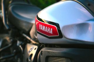 Yamaha XSR700 completamente equipada